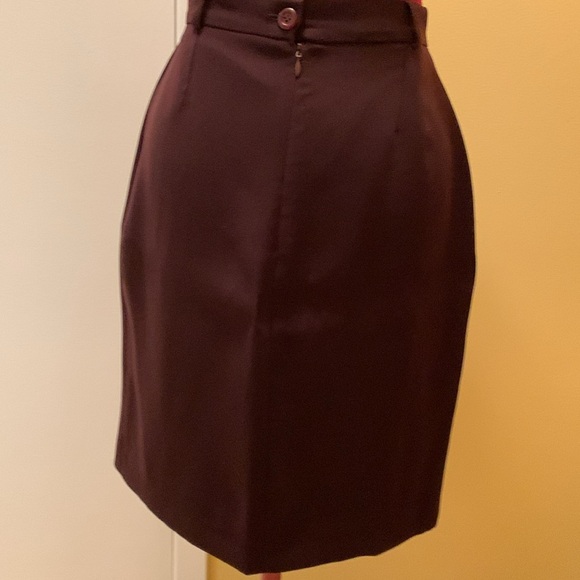 Lea Rome Elegant Women's Plum Blazer and Skirt Set - Picture 11 of 17